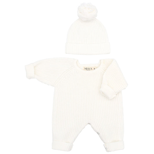 White knitted cotton set